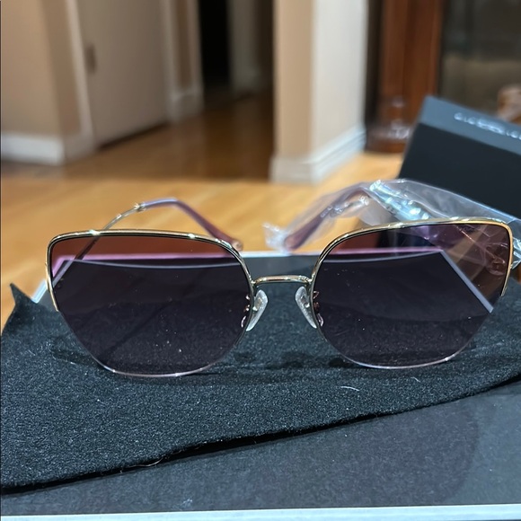 Coach geometric Sunglasses. - Picture 1 of 4